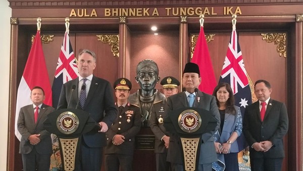 Menteri Pertahanan Prabowo Subianto menerima kunjungan Wakil Perdana Menteri sekaligus Menteri Pertahanan Australia Richard Marles MP di kantor Kementerian Pertahanan, Jakarta Pusat, Jumat (23/2/2024).