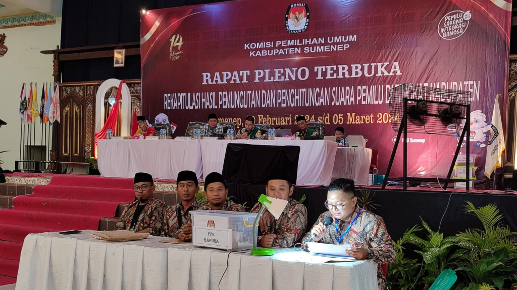 Pleno Terbuka Rekapitulasi Pemilu 2024 KPU Sumenep: Kecamatan Gapura Tanpa Interupsi