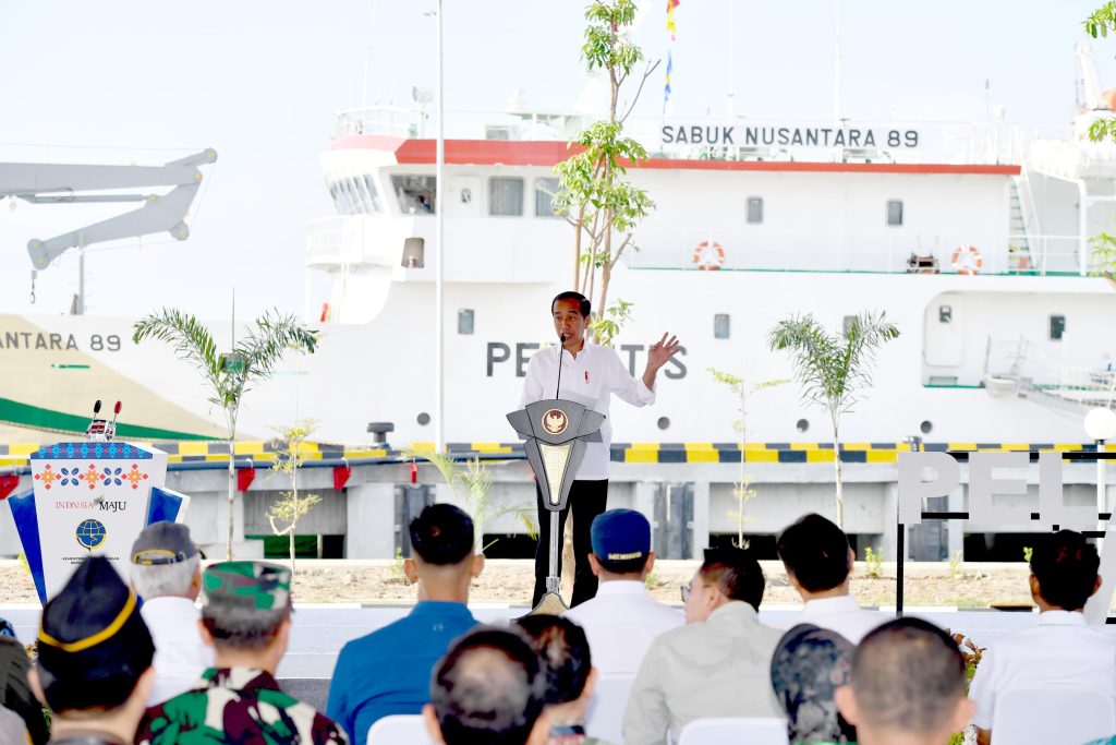 Jokowi saat meresmikan Pelabuhan Wani dan Pelabuhan Pantoloan di Palu, Sulawesi Tengah pada Rabu (27/3/2024). (Foto: Setpres)