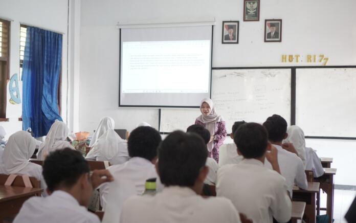 Sitausi belajar mengajar di kelas Sekolah Damai SMAN 11 Semarang (Foto: Dok. Wahid Foundation)