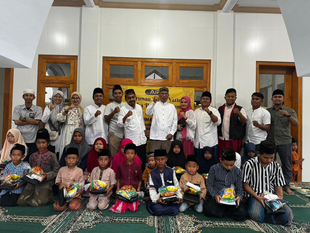 Jelang Lebaran, AJP Santuni 150 Anak Yatim 