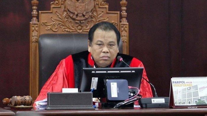 Hakim MK, Arief Hidayat