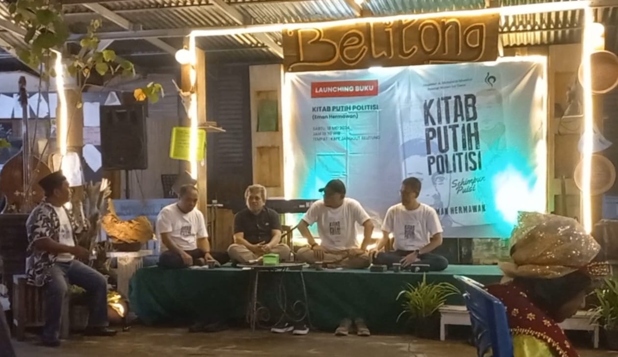 Launching sehimpun puisi "Kitab Putih Politisi" karya alm. Eman Hermawan.