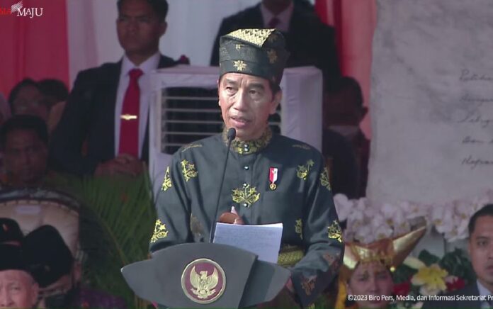 Presiden Joko Widodo memimpin upacara peringatan Hari Lahir Pancasila di Kompleks Pertamina Hulu Rokan, Dumai, Riau, pada Sabtu (1/6)
