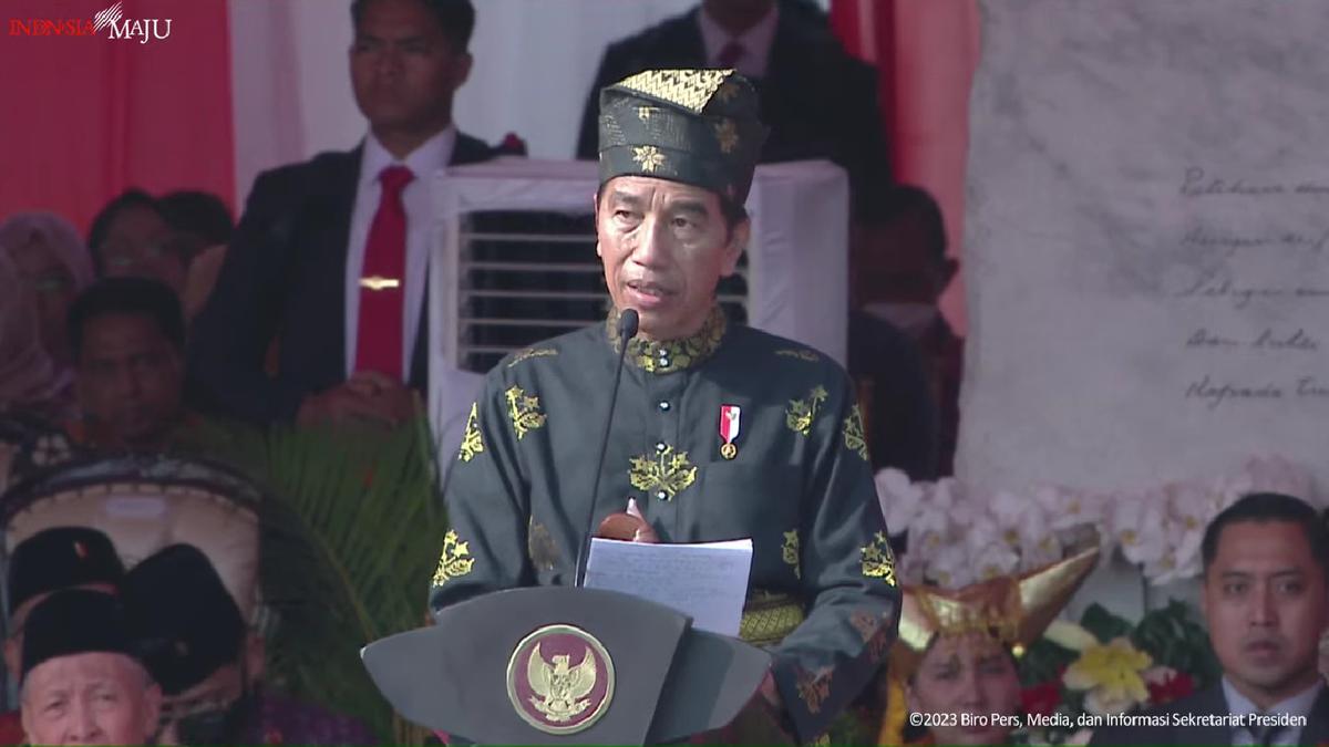 Presiden Joko Widodo memimpin upacara peringatan Hari Lahir Pancasila di Kompleks Pertamina Hulu Rokan, Dumai, Riau, pada Sabtu (1/6)