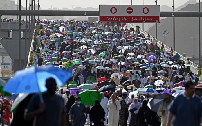 Cuaca ekstrim di Mekkah menyebabkan jemaah haji meninggal (Foto: AFP)