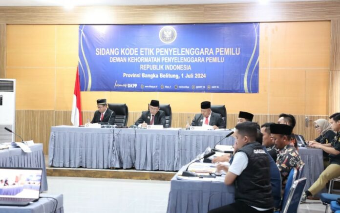 Dewan Kehormatan Penyelenggara Pemilu (DKPP) memeriksa Ketua Bawaslu Provinsi Kepulauan Bangka Belitung
