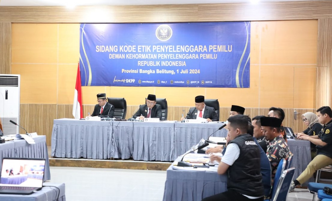 Dewan Kehormatan Penyelenggara Pemilu (DKPP) memeriksa Ketua Bawaslu Provinsi Kepulauan Bangka Belitung