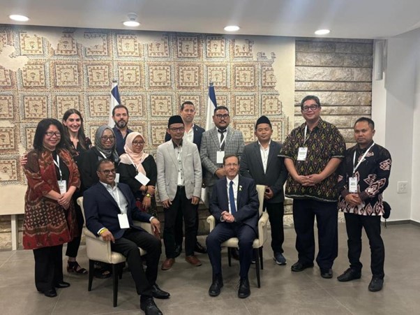 Beredar Foto Tokoh Muda NU Bertemu Presiden Israel, PBNU Angkat Bicara