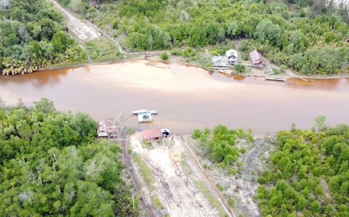 Sungai Pindada di Desa Mangkupadi Kawasan KIPI (Foto: Greenpeace)