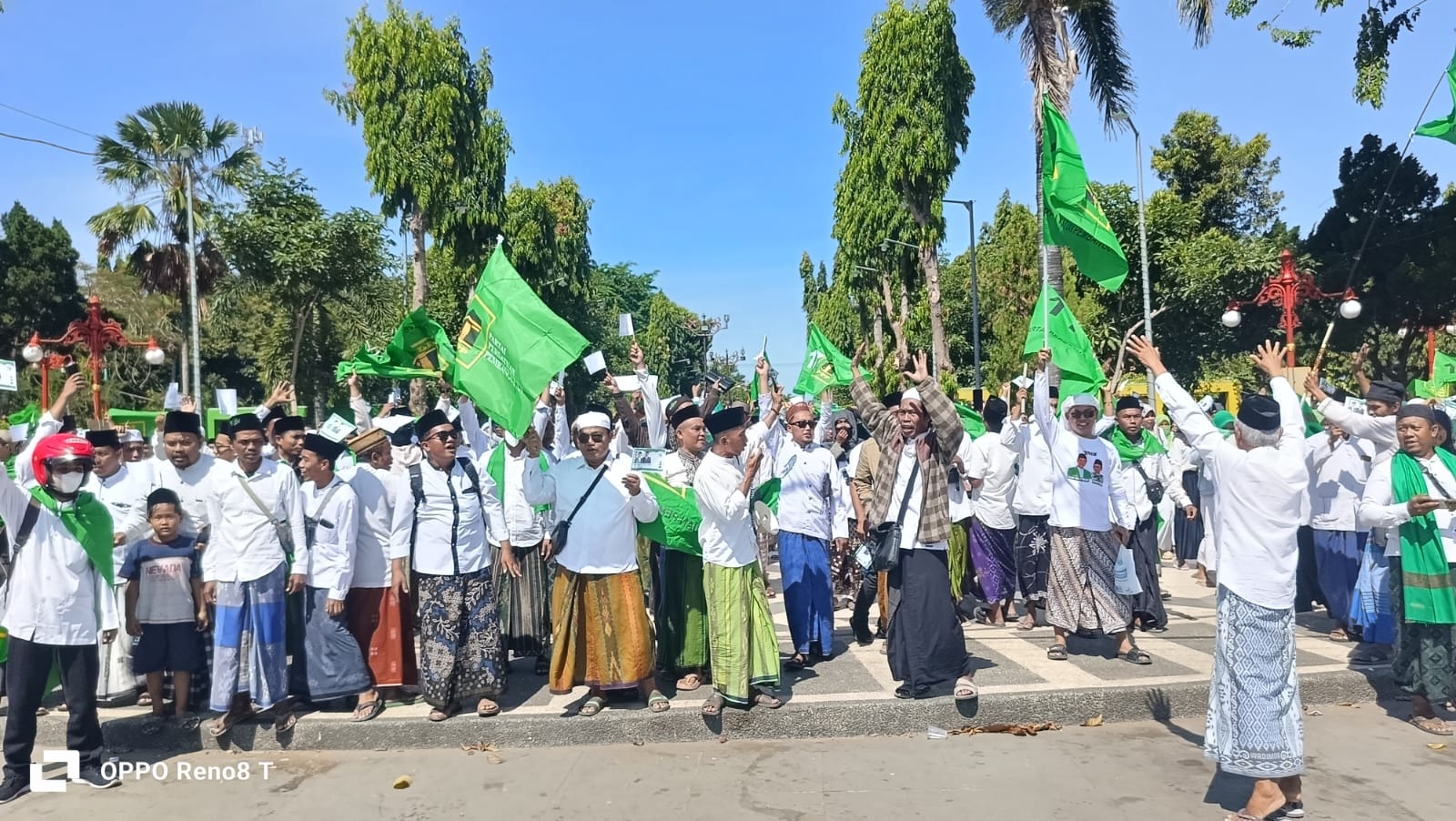 Ribuan Alumni Annuqayah dan Muhibbin Mas Kiai, Antar Paslon Final Menuju KPU Sumenep