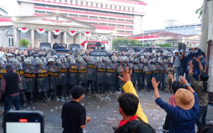 Tindakan Polisi Terhadap Demonstran di Semarang Dinilai Langgar Hak Asasi Manusia