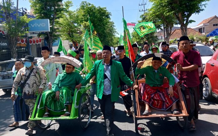 Ra Baqir-Taufadi di antar Ratusan Becak daftar Bacabup-bacawabup ke KPU