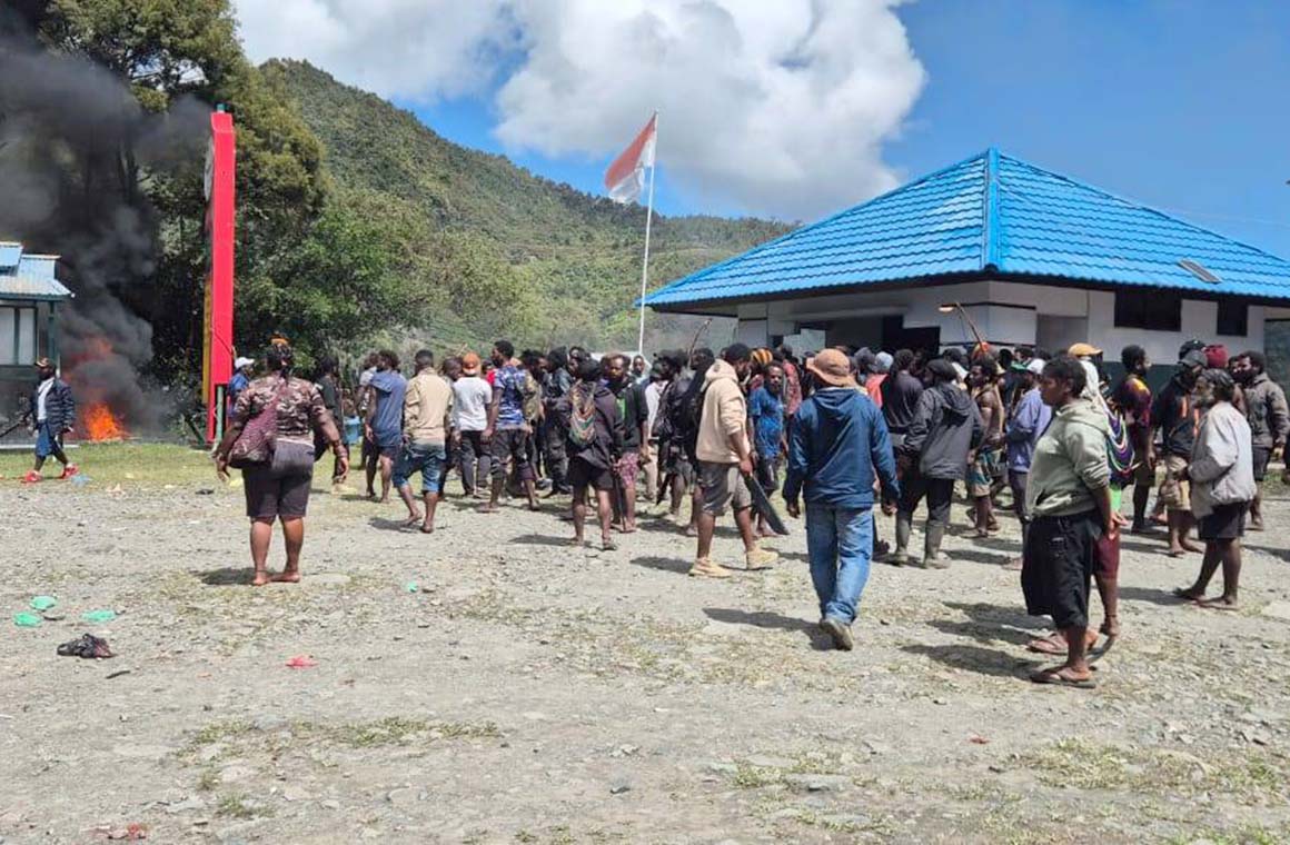 Komnas HAM Kerusuhan di RSUD Mulia, Puncak Jaya pada Rabu, 17 Juli 2024 sekitar pukul 09.00 WIT pasca penembakan tiga warga yang diduga dilakukan oleh TNI