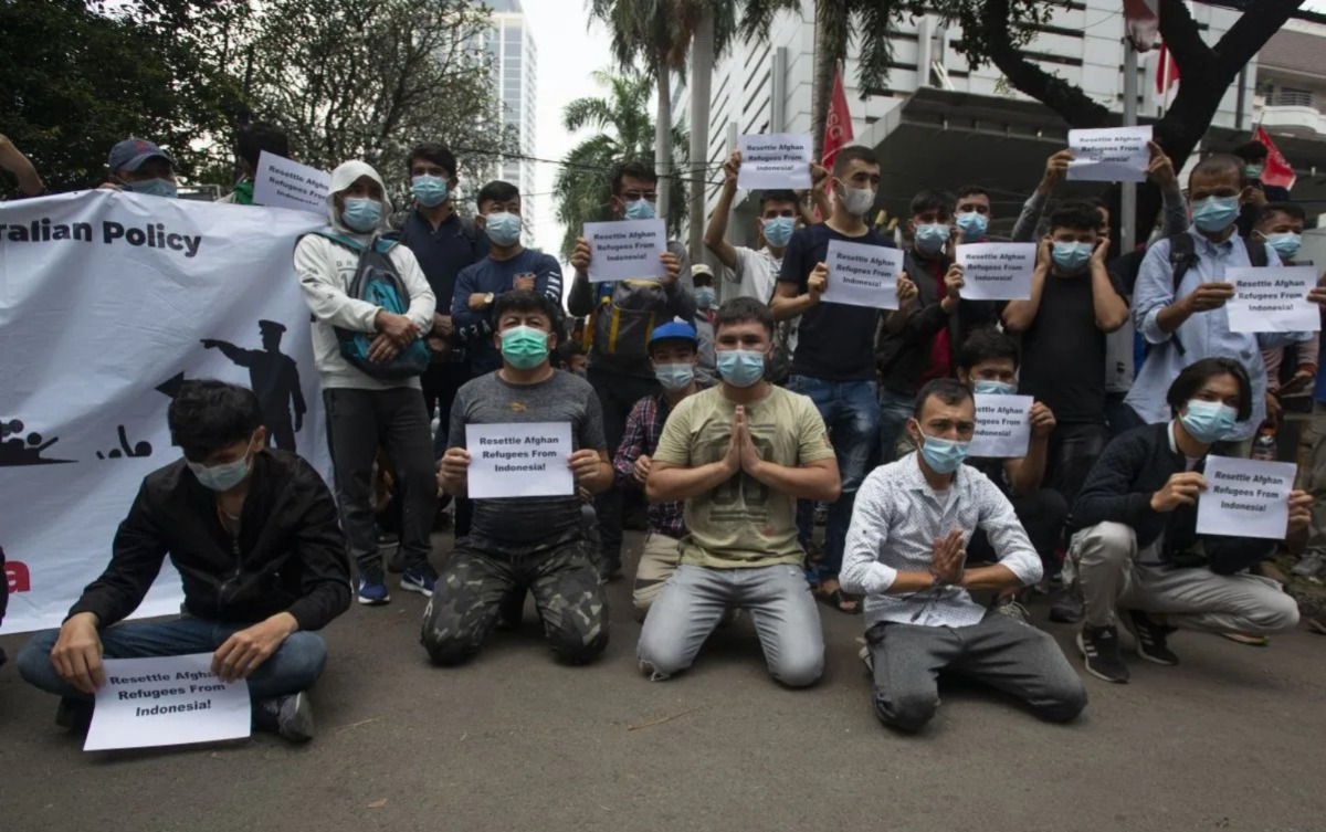 Sejumlah pencari suaka asal Afghanistan berunjuk rasa di depan Kantor Komisi Tinggi PBB untuk Pengungsi (UNHCR), Kebon Sirih, Jakarta, Selasa (24/8/2021) (Foto: Antara)