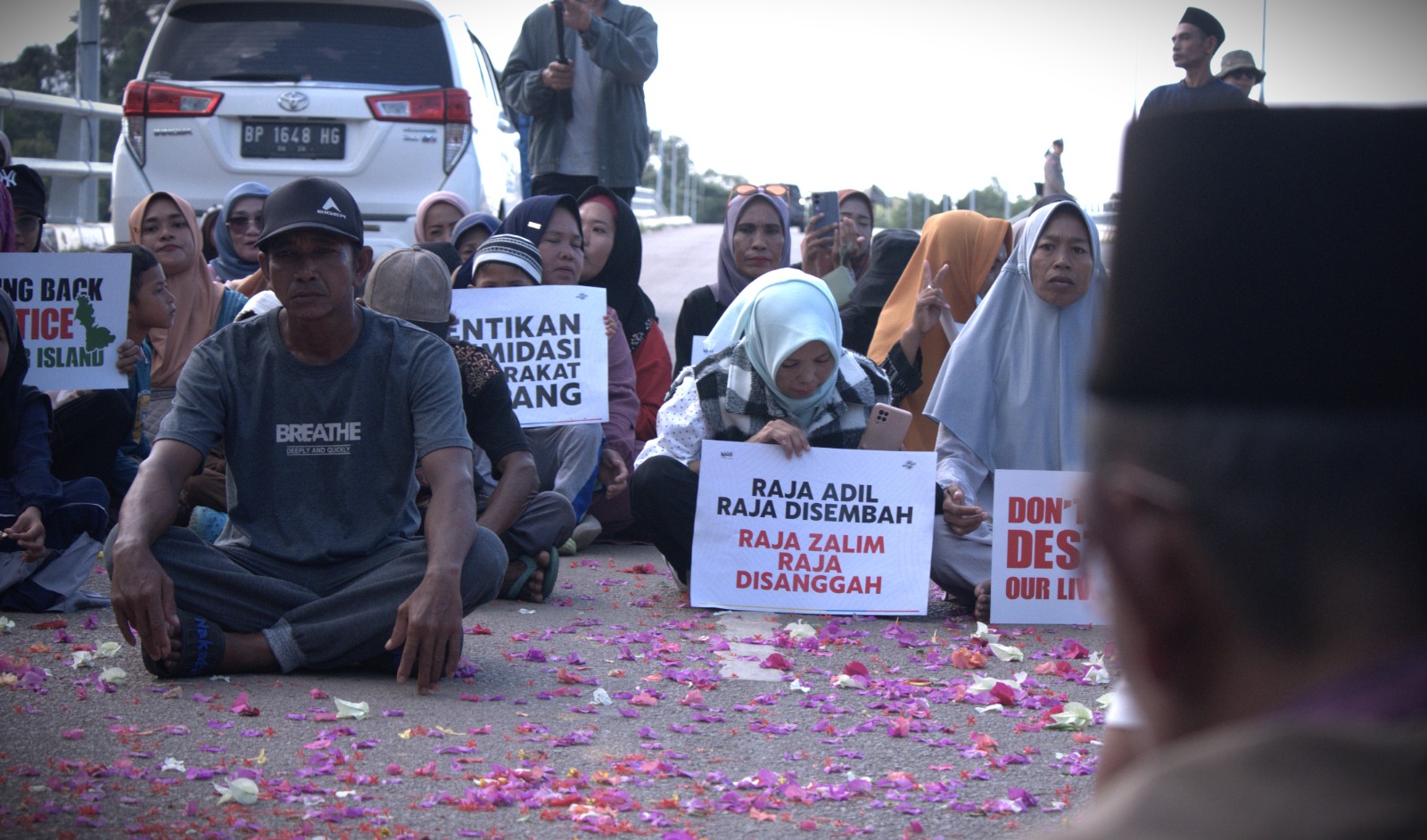 Setahun Tragedi Rempang: Warga Gelar Tabur Bunga dan Orasi Budaya