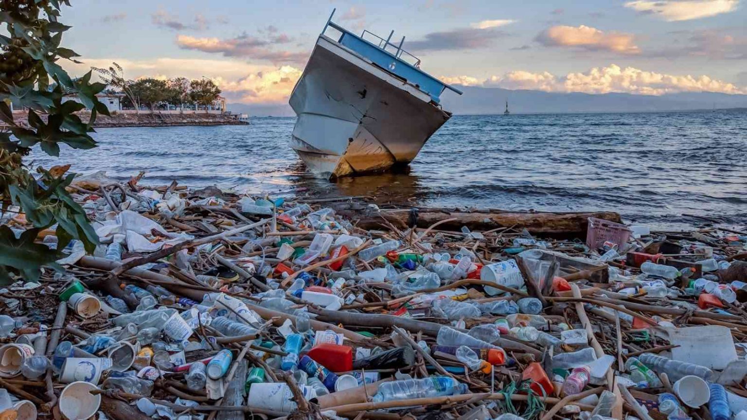 BRIN: 8 Juta Ton Sampah Plastik Masuk Laut Setiap Tahun