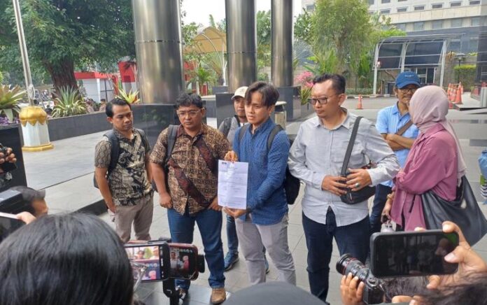 Koalisi Masyarakat Sipil Laporkan Dugaan Korupsi Pengadaan Gas Air Mata di Kepolisian ke KPK