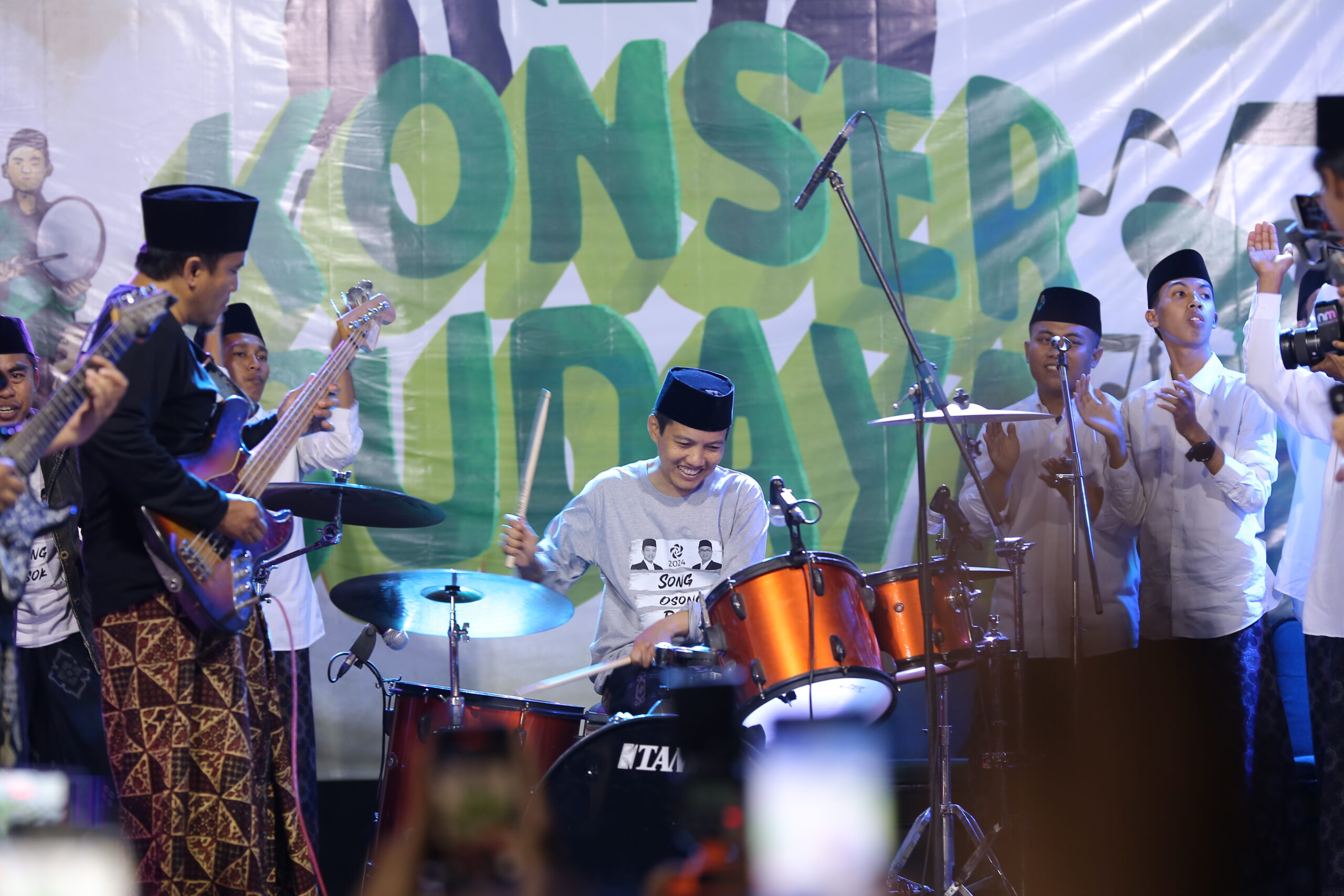 Mas Kiai Mainkan Drum, Enchunk Hariyadi Bawakan Lagu The Final Countdown