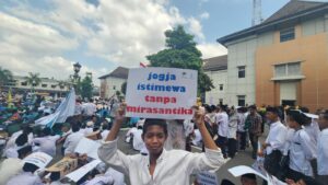 Solidaritas Santri Yogyakarta tidak hanya menuntut keadilan bagi para korban, tetapi juga mendeklarasikan gerakan Jogja Anti Miras.