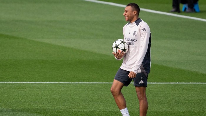 Saran Benzema ke Kylian Mbappe: Harus Fokus Sebagai Penyerang Tengah Jika Ingin Bersinar di Real Madrid