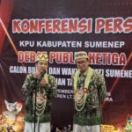 Pasangan calon bupati dan wakil bupati Sumenep KH. Ali Fikri dan KH. Muh. Unais Ali Hisyam usai mengikuti debat terbuka yang ketiga oleh KPU Sumenep