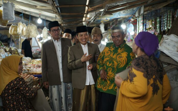 Pedagang Pasar Anom Curhat Beberapa Hal kepada Mas Kiai dan Kiai Unais