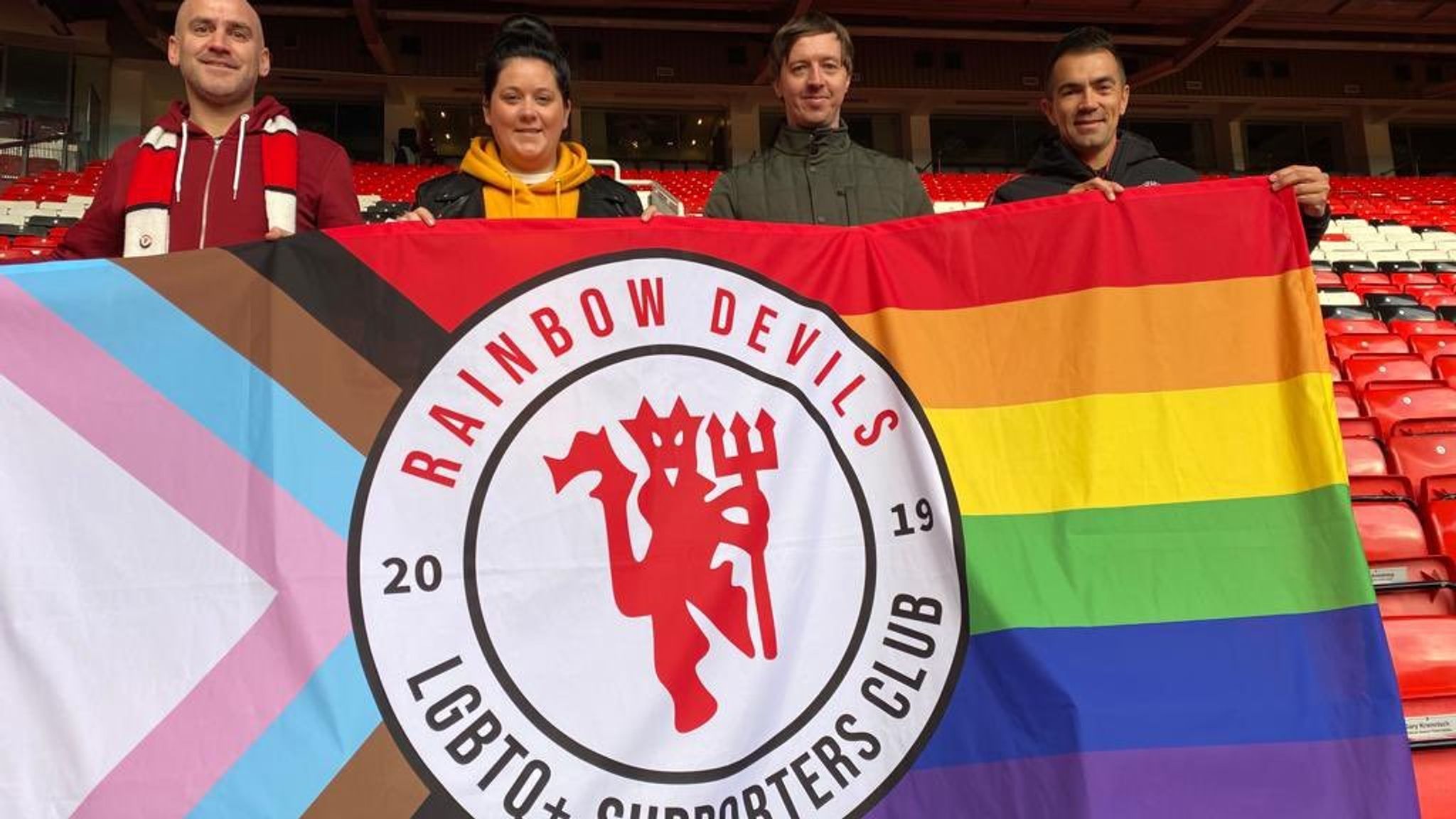 Kontroversi di MU: Pemain Tolak Jaket LGBT, Sponsor Kecewa Besar!