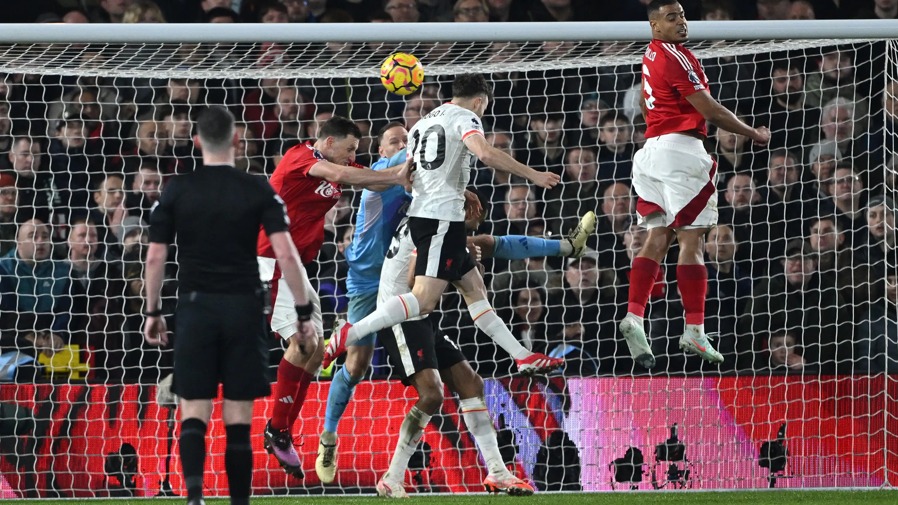 Nottingham Forest Panaskan Persaingan di Liga Inggris