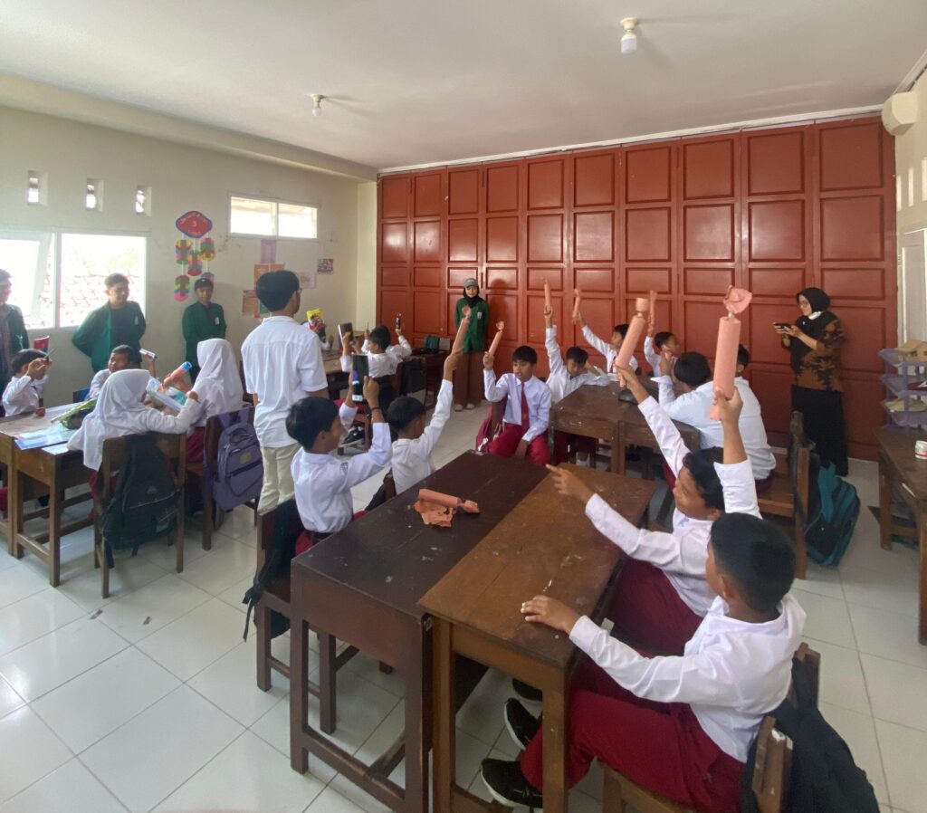 Tim KKN Sekolah Pasar Gelar Program Edukasi Pasar untuk Siswa SD Muhammadiyah Balerante