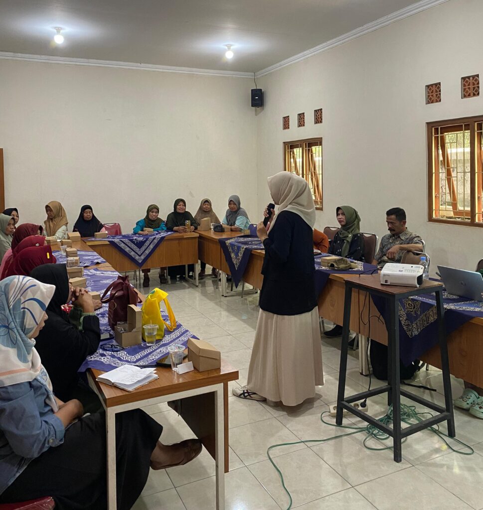 Mahasiswa KKN Sekolah Pasar Gelar Workshop Sertifikasi Halal untuk UMKM dan Pedagang Pasar Balerante