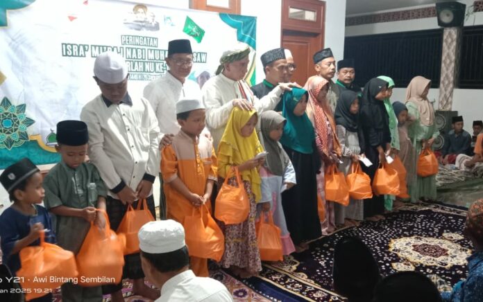 Peringati Isra’ Mi’raj dan Harlah NU: PRNU Batudinding Lakukan Bakti Sosial hingga Santuni Anak Yatim