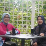 Bincang PATTIRO bersama Luckmi Purwandary, Kepala Pusgenri Kemenhut (kiri), mendiskusikan bagaimana meingkatkan peran perempuan dan generasi muda dalam berbagai upaya pelestarian hutaan.