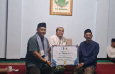 Ketua Umum BMI dan Wakil Ketua DPRD Kabupaten Bandung Serahkan Bantuan Pondok Pesantren