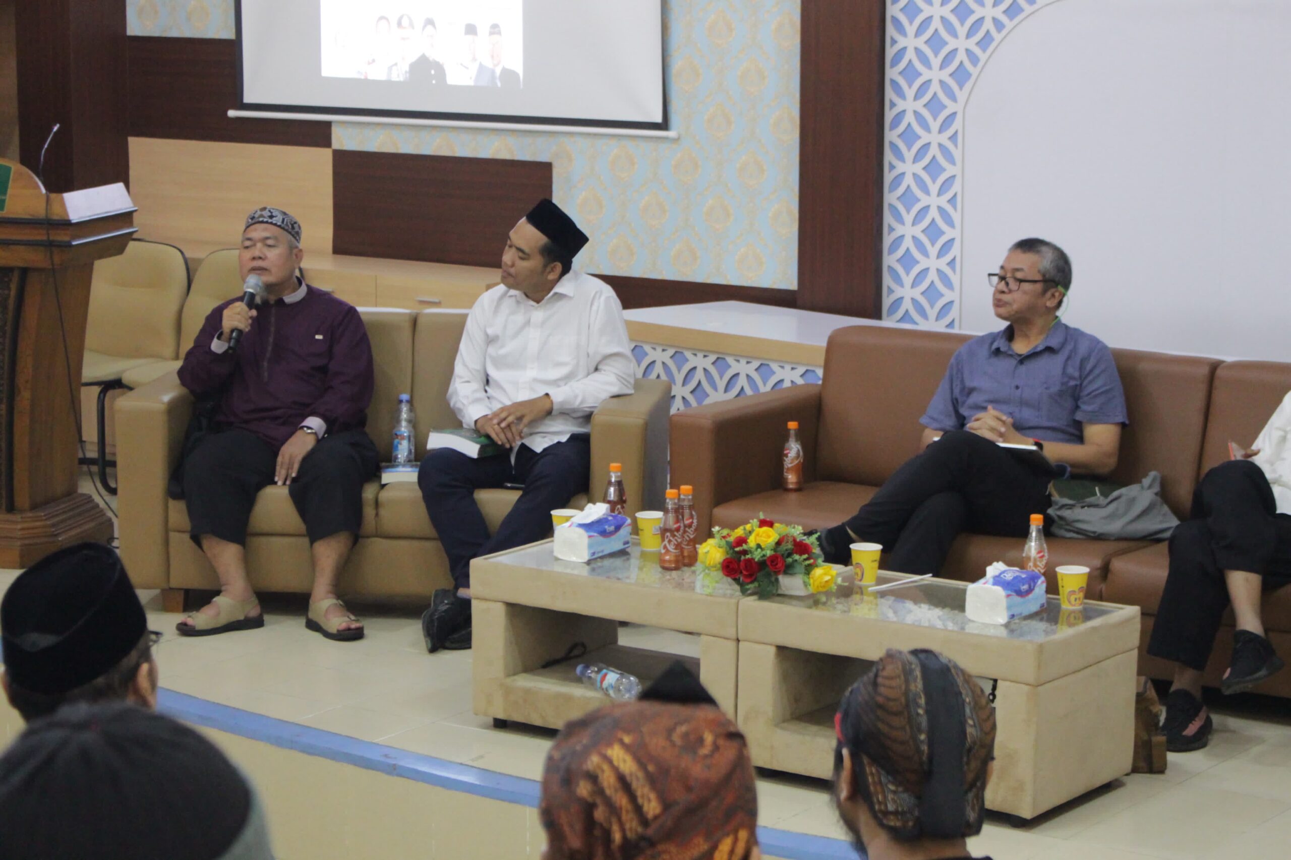 DEMA FUPI UIN SUKA Gelar Bedah Buku "JI UntoldStory”